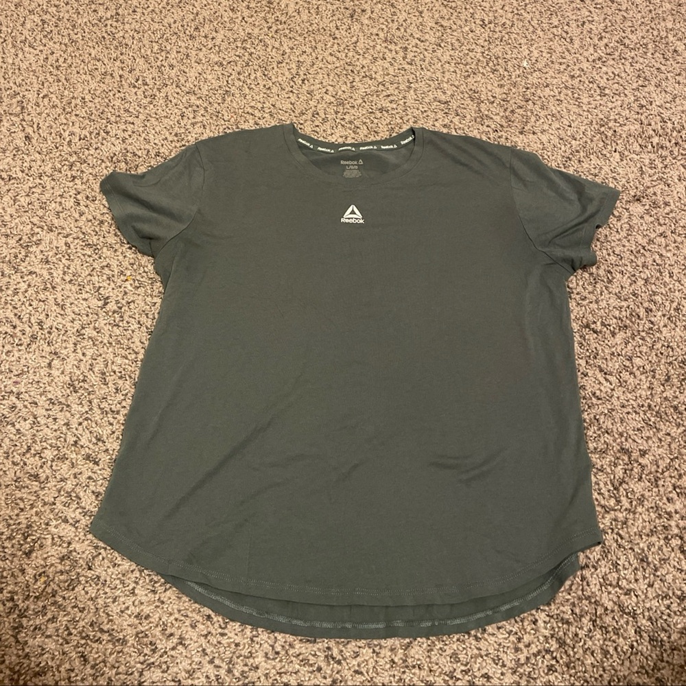 Reebok women’s Large tee short sleeve green